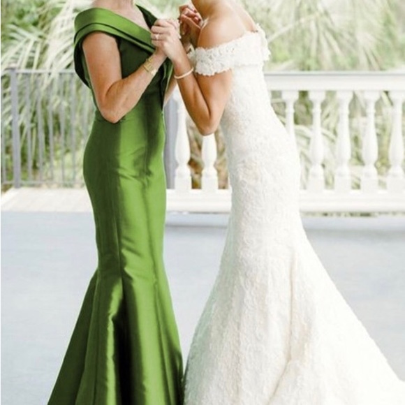 Sheath/Column Satin V-neck Sleeveless Floor-Length Mother of the Bride Dresse - Picture 7 of 11